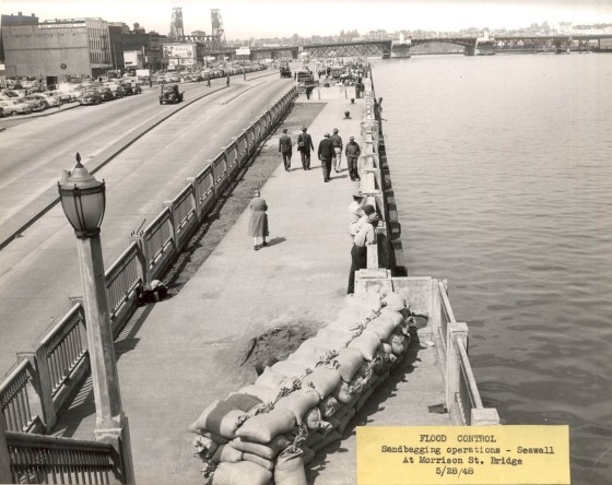 A1999-004.1024 Flood control sandbagging seawall and Morrison Bridge 1948
